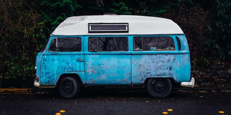 动漫配乐如何塑造灵魂?从《猫跳粉丝》看音乐对角色与叙事的情感操控