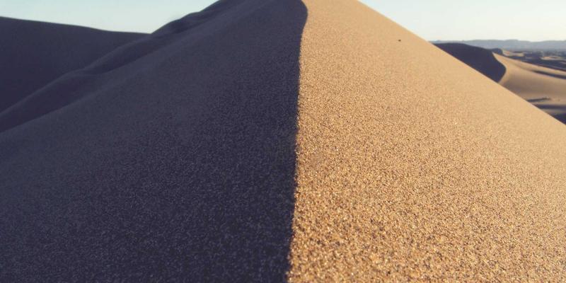 纸短情长：从《紫罗兰永恒花园》到《我想吃掉你的胰脏》，解析动漫中‘书信’如何成为情感的终极载体